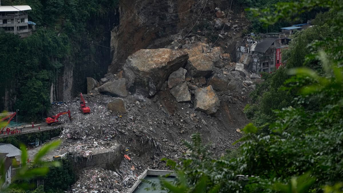 China landslide death toll rises to 41, with more victims feared