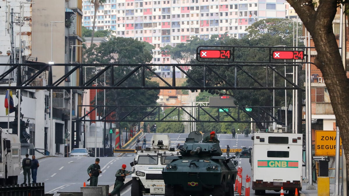 Gunfire at presidential palace in Caracas after drones flew over Miraflores