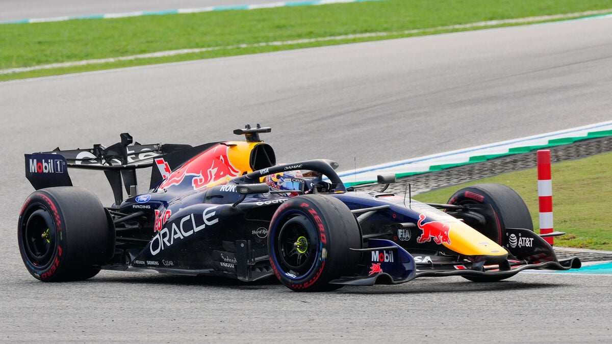 Verstappen wins chaotic Malaysian Grand Prix for first victory of the season