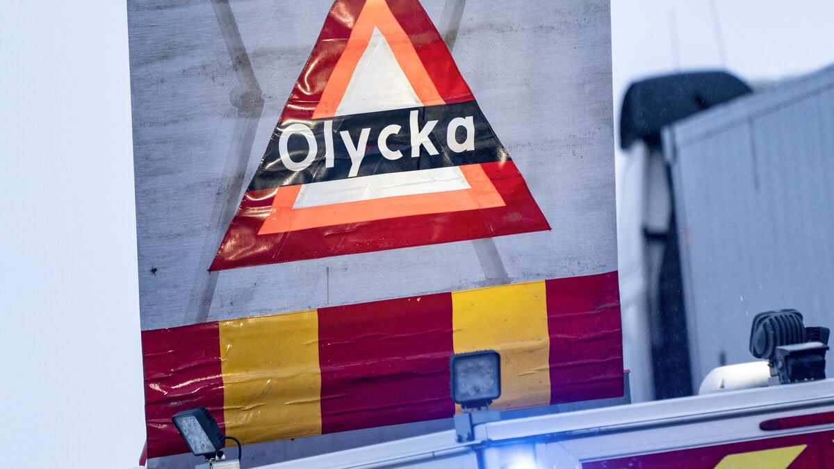 Traffic stopped after mass crash on E4 north of Gävle - several injured