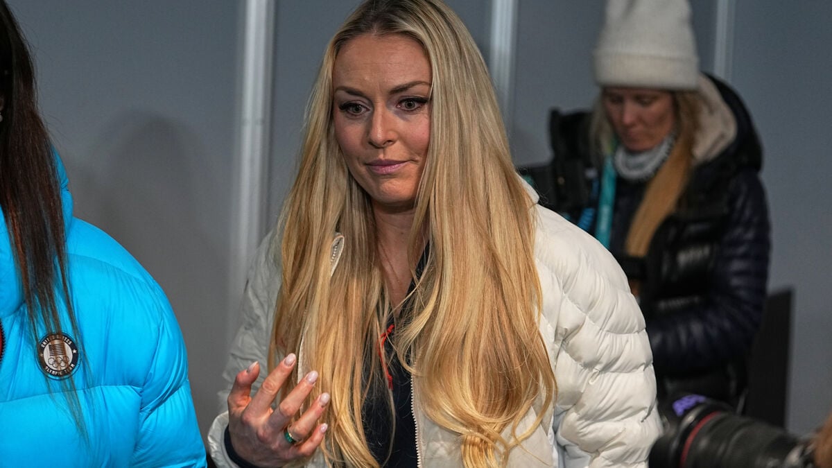 Lindsey Vonn back home in the US after a week in hospital and four surgeries