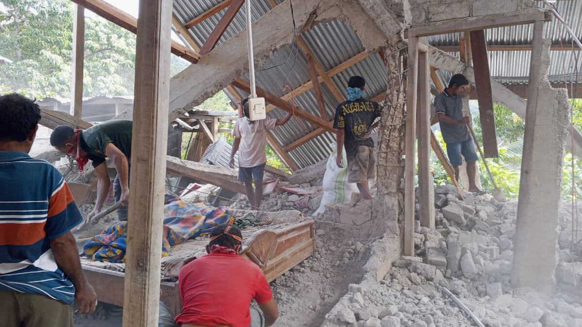 At least 38 dead after powerful earthquake in eastern Indonesia