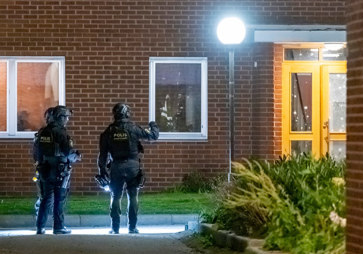 Explosion Damages Malmö Apartment Building Entrance