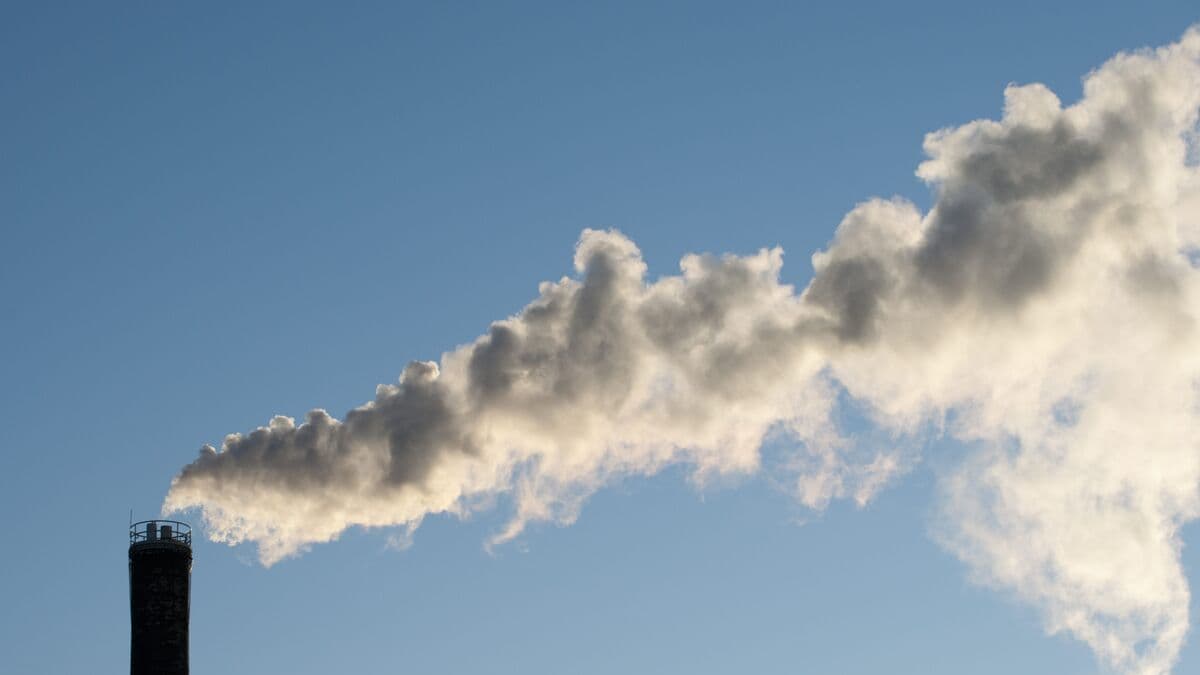 EU proposes easing emissions trading rules under pressure