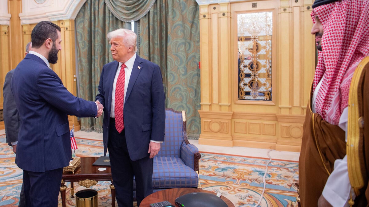 US lifts sanctions against Syria's new leader