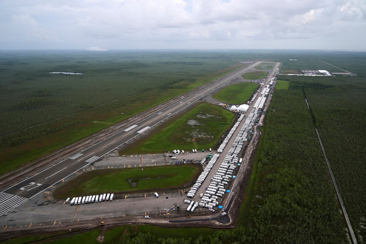 100 Migrants Deported from Florida's Alligator Alcatraz Detention Center