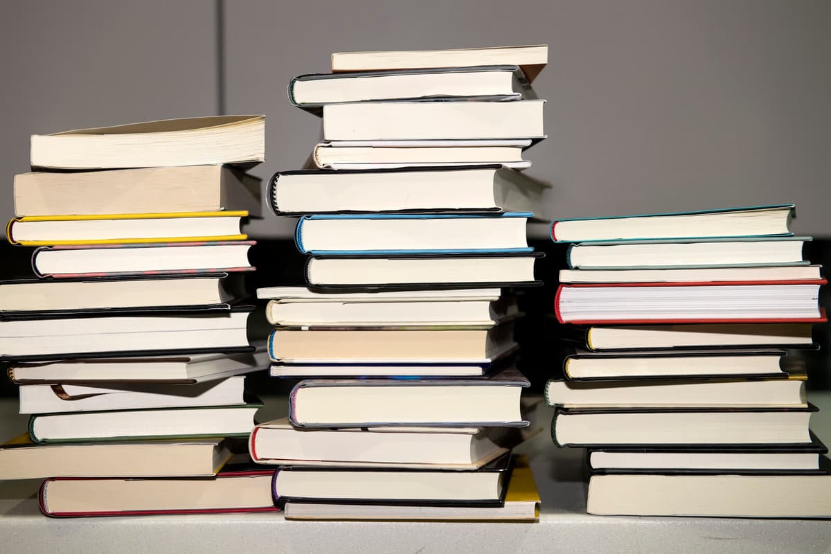 Danish Authors Warn Against Deals with Swedish Publisher Hoi