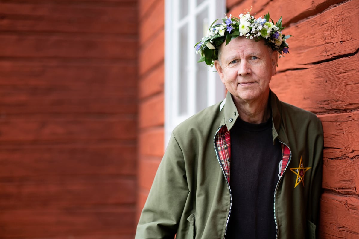 Per Persson Embraces a Life Unplugged from Digital Norms