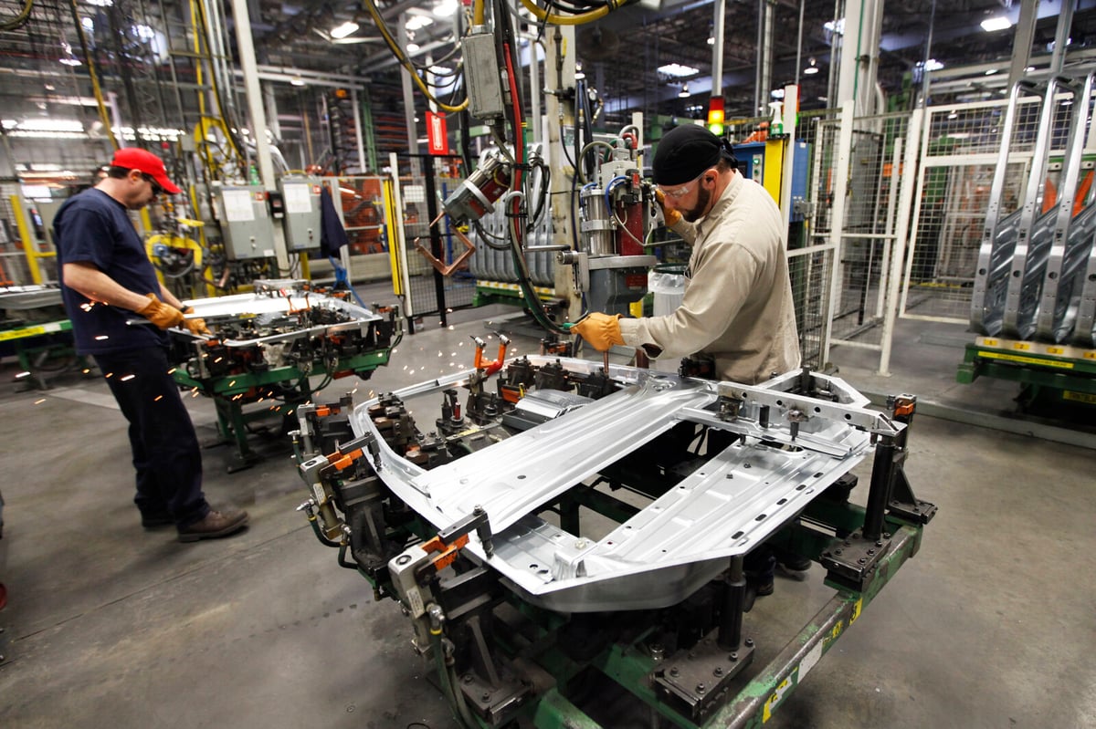 Volvo to Cut Up to 800 Jobs in US Facilities
