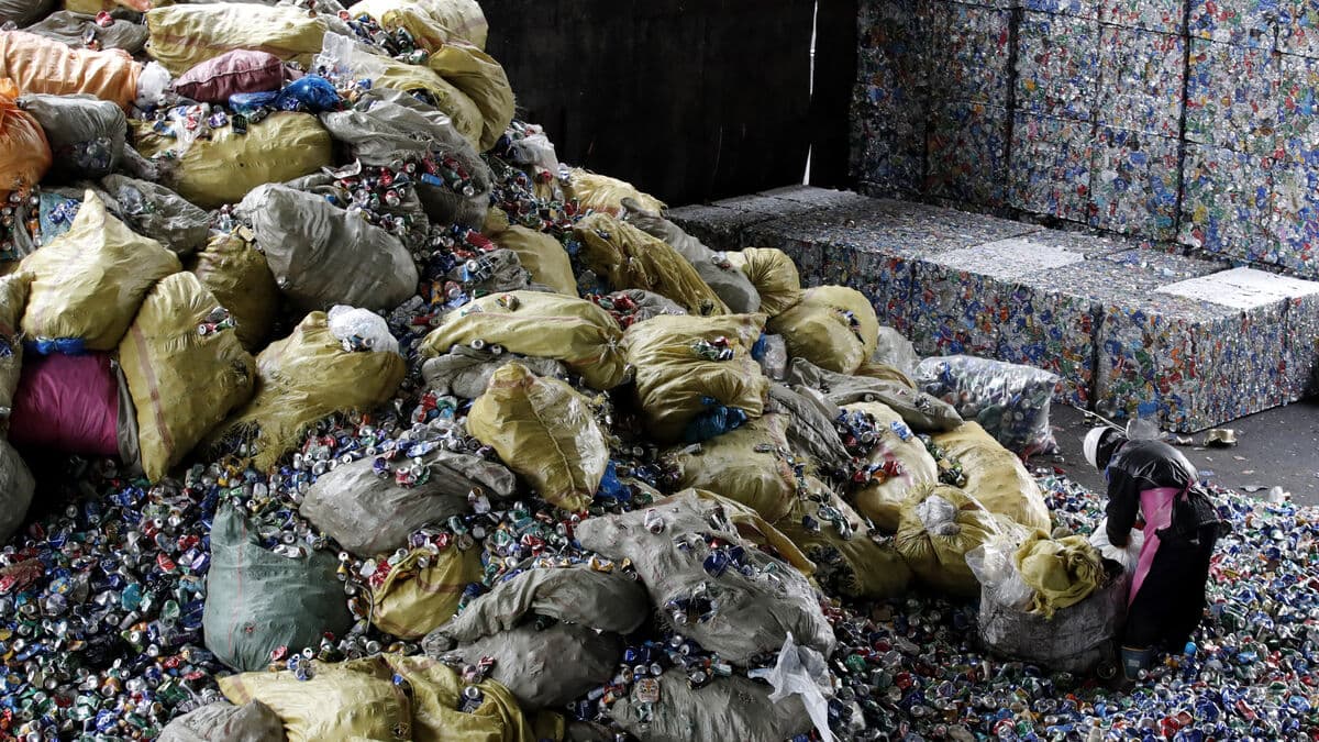 South Korea energy minister appeals: Stop hoarding plastic bags