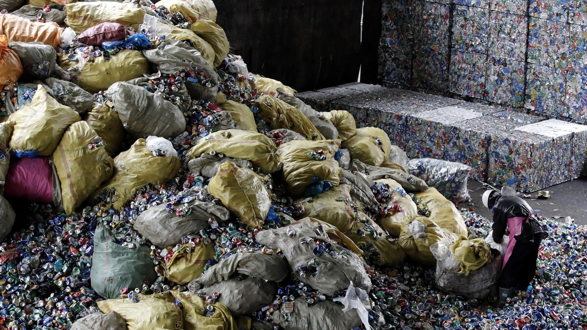 South Korea energy minister appeals: Stop hoarding plastic bags