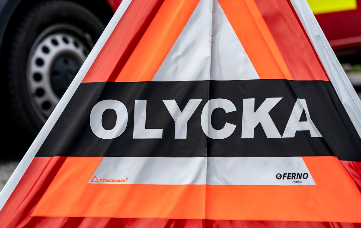 Two Injured in Midsummer Eve Traffic Accident Near Kinnekulle
