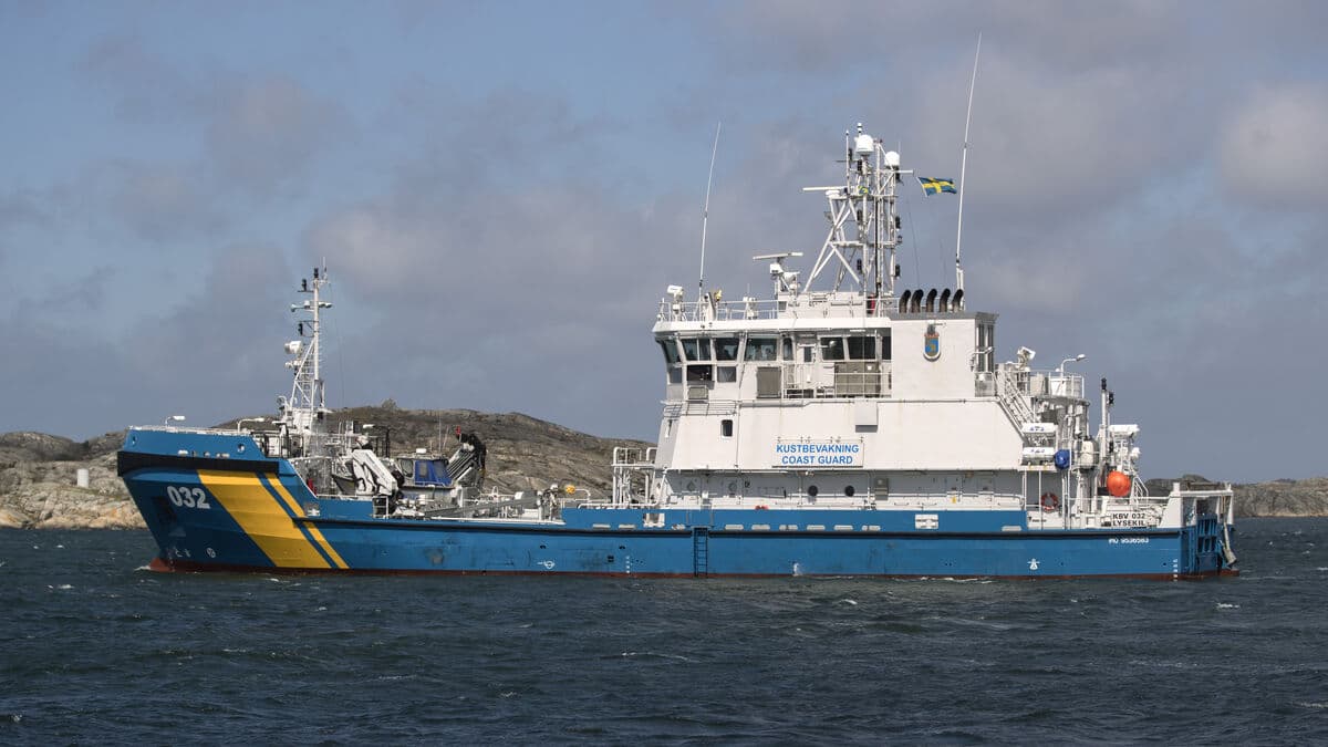 Two still missing after boat