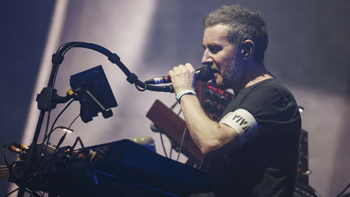 Massive Attack criticizes Singapore deportation after Palestinian flag incident