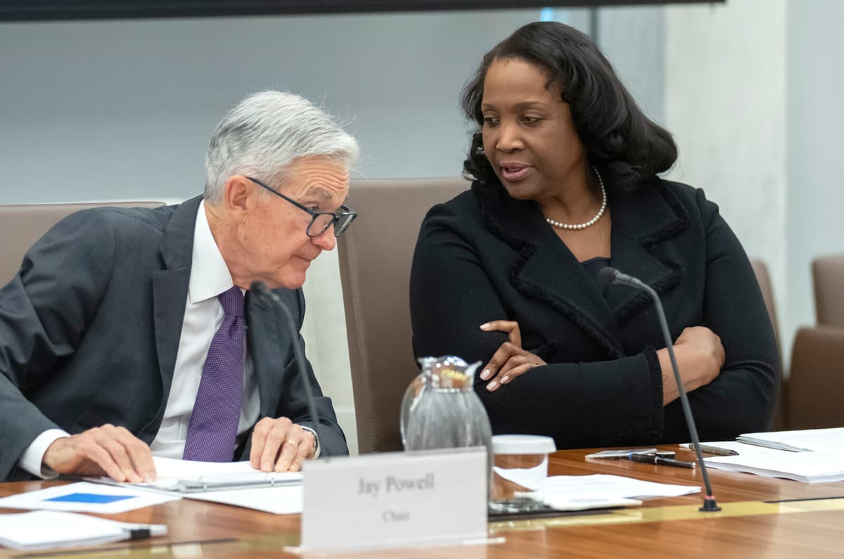 Trump Seeks Court Approval to Dismiss Fed Member Before Rate Decision