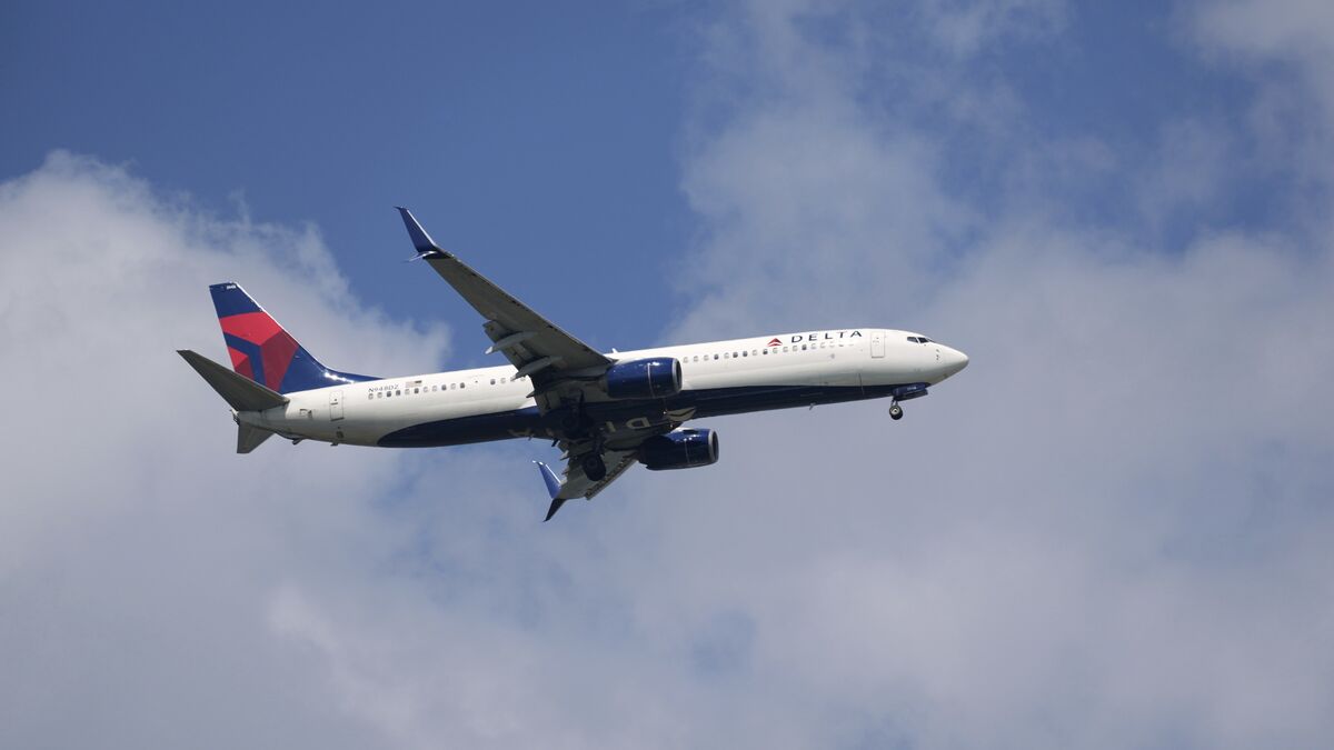 Delta Jets Collide at LaGuardia Airport Injuring One