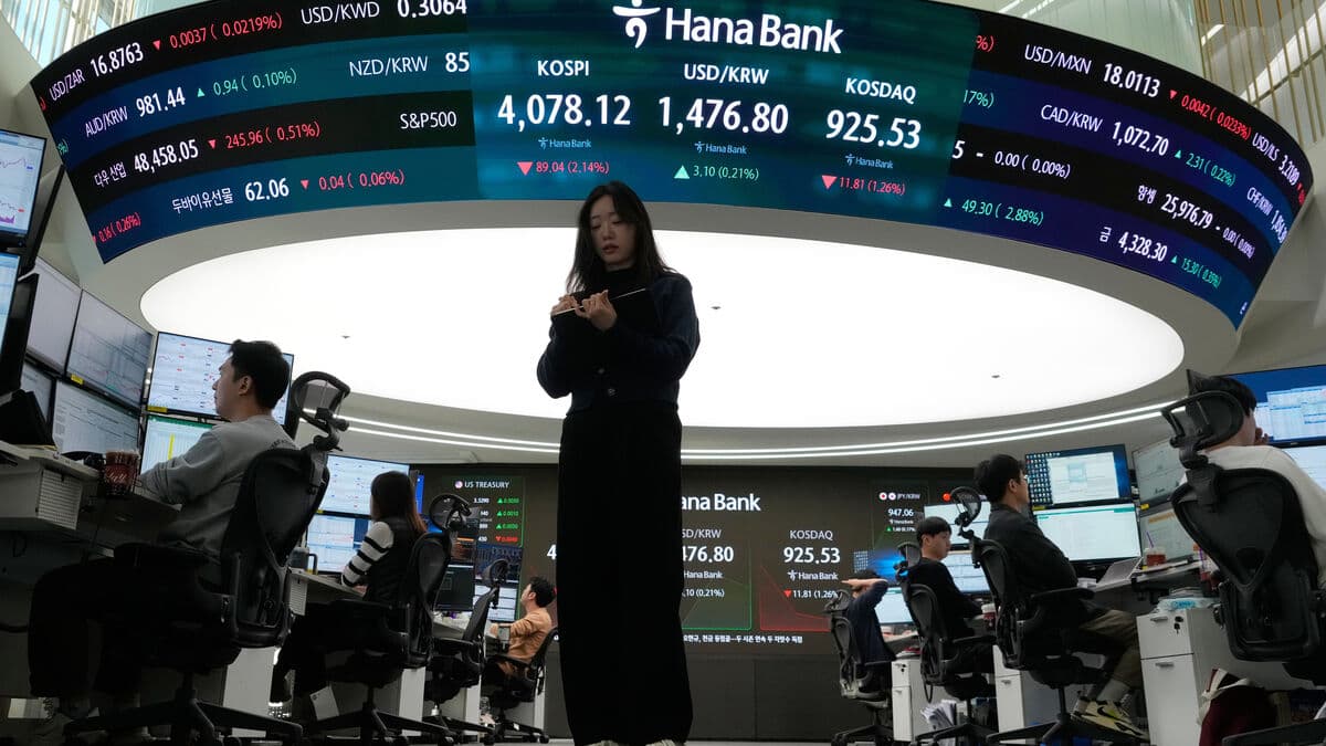 Asian stock markets weakly down as week ends