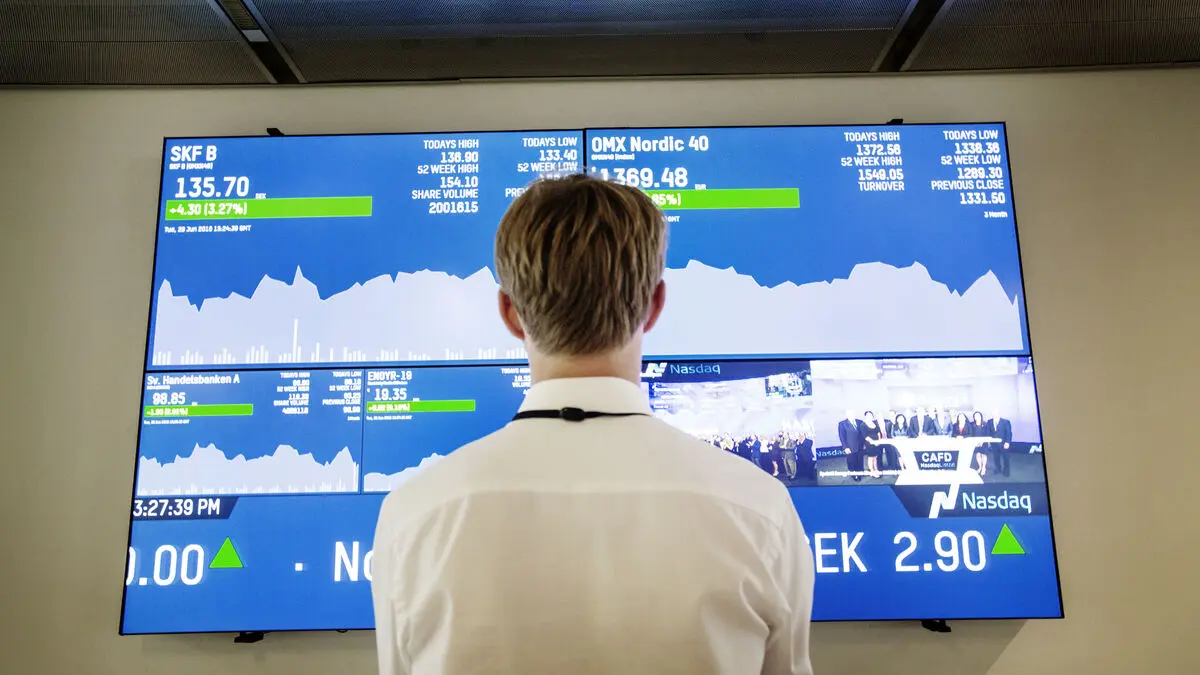 Happy stock market week ended slightly lower