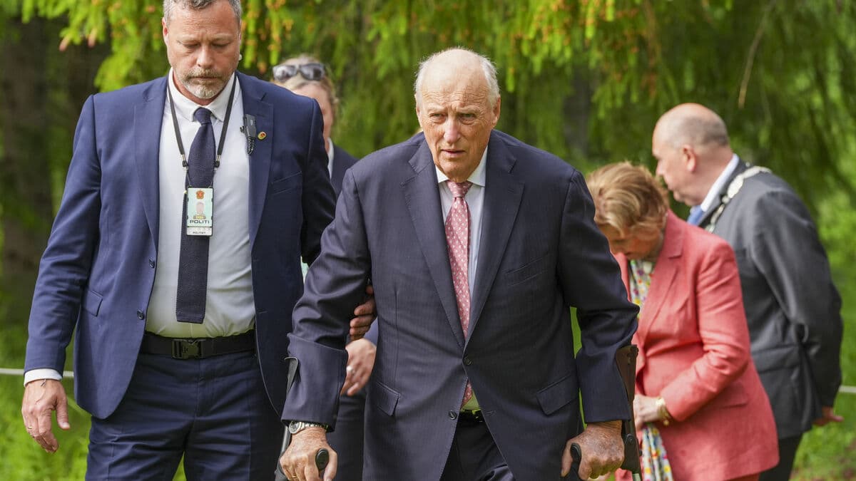 King Harald of Norway to remain in hospital longer than planned