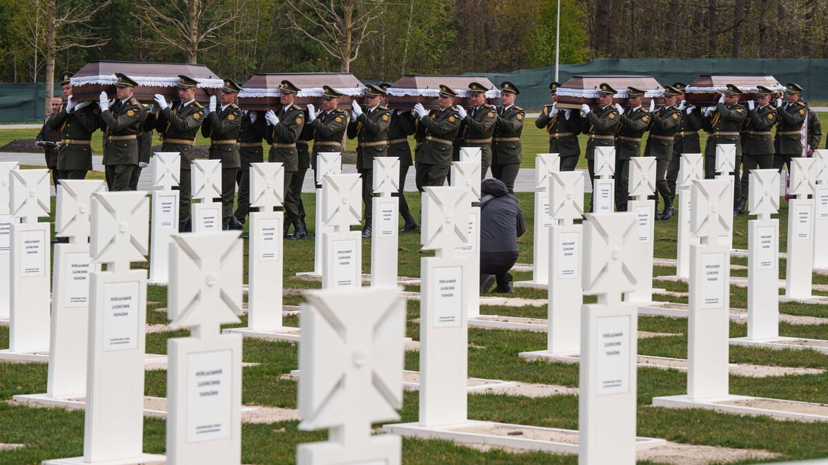 Unknown Ukrainian soldiers buried after years of waiting for identification