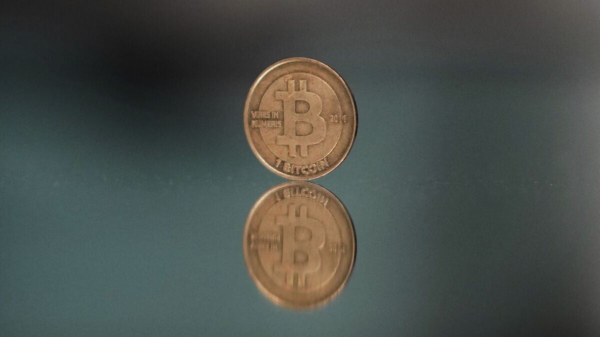 Bitcoin begins December with a price drop