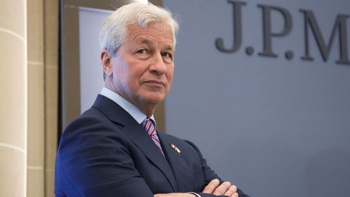 Trump sues US banking giant JPMorgan Chase and CEO Jamie Dimon for at least $5 billion