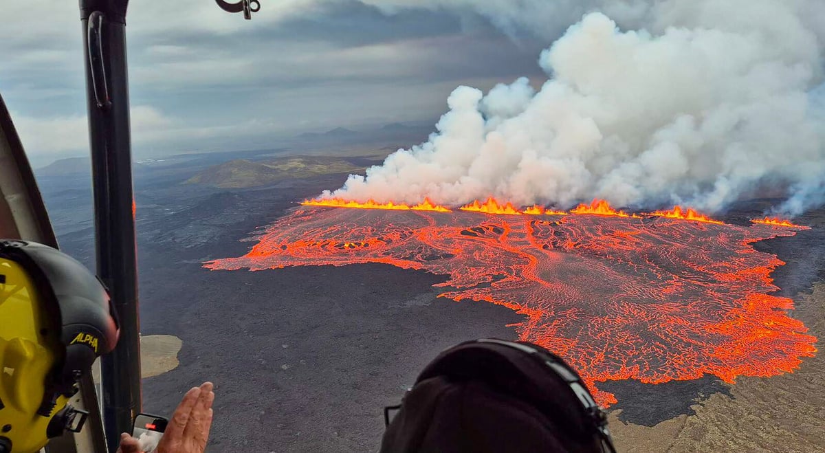 Iceland Volcanic Eruption Near Grindavík Spews Lava From Two Fissures