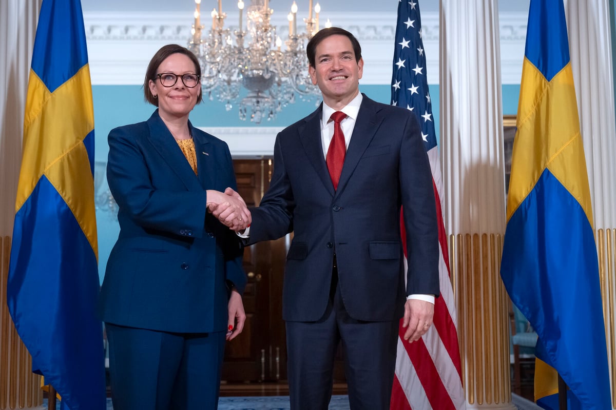 Minister Urges Diplomacy in Meeting with Rubio on Israel-Iran Conflict