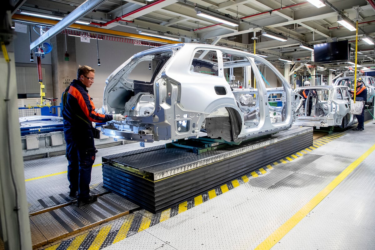 Volvo Cars Torslanda Factory Halts Production Due to Material Shortage