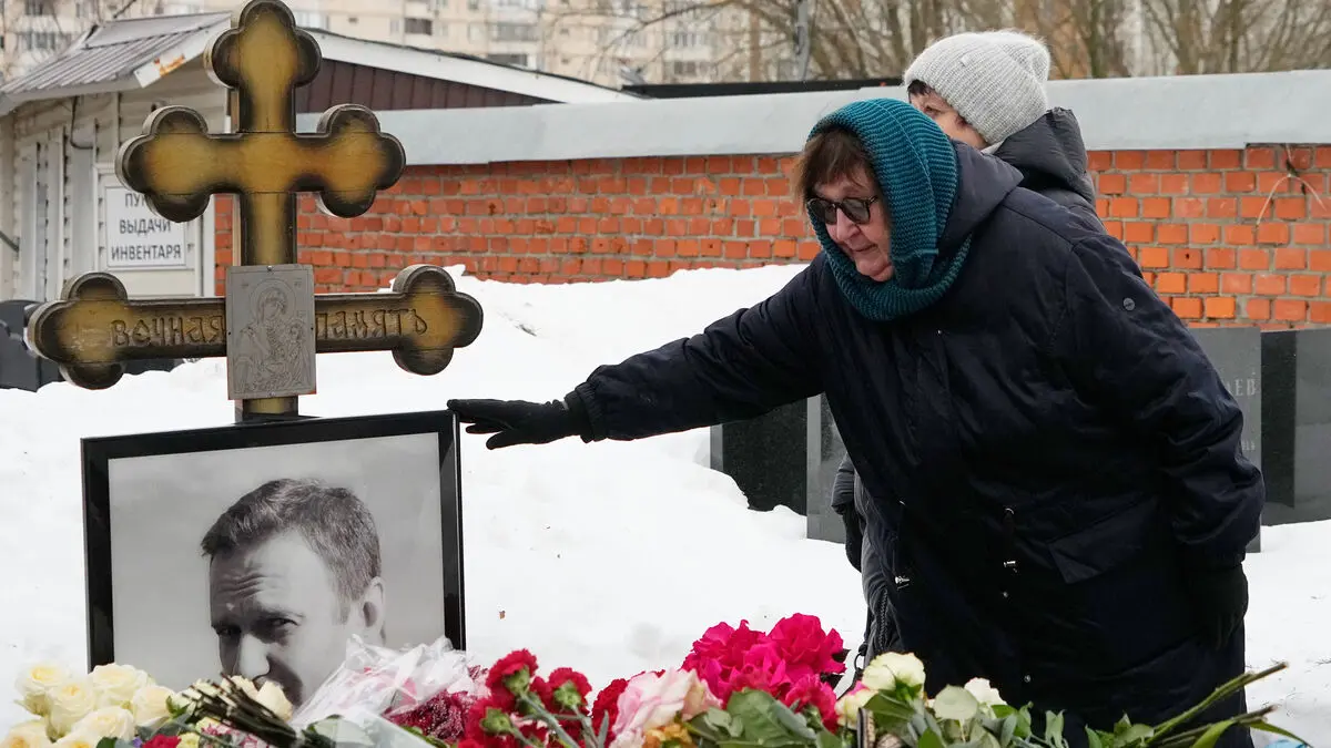 Navalny's mother: We will find out who did it