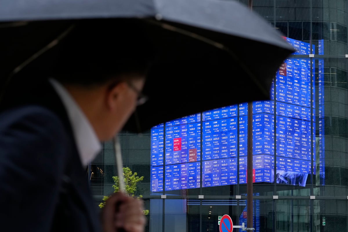 Tokyo Stocks Dive Over 5% as Trade War Fears Resurface