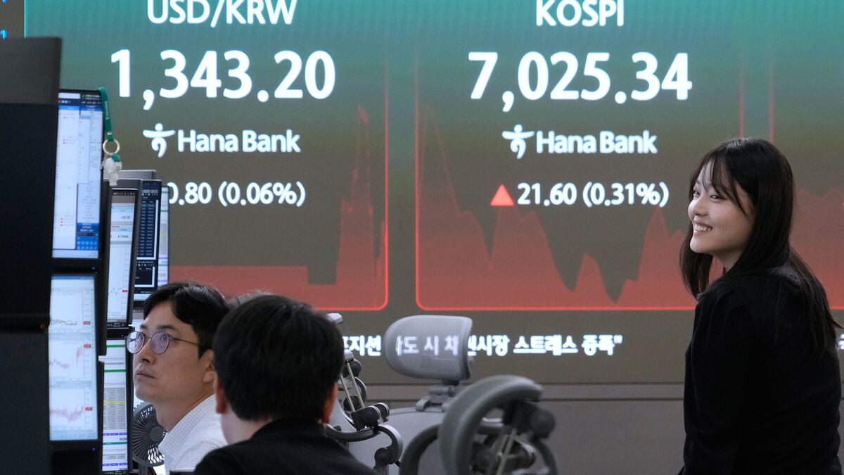 Asian Markets Mostly Rise in Tuesday Trading, With Japan and Hong Kong Up