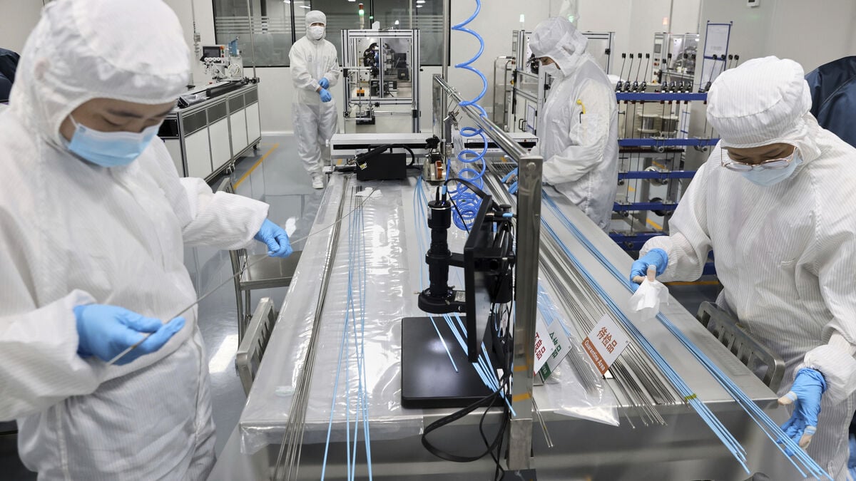 China's industrial profits rise 4.2% in August, missing forecasts sharply