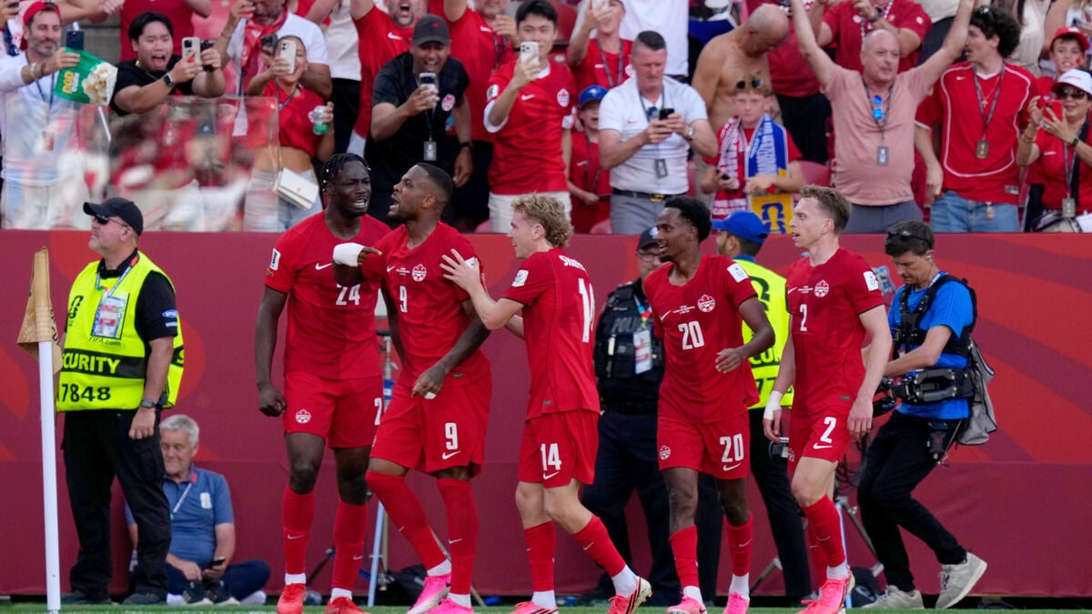 Substitute Cyle Larin saves Canada with late equalizer in 1-1 World Cup draw with Bosnia and Herzegovina in Toronto