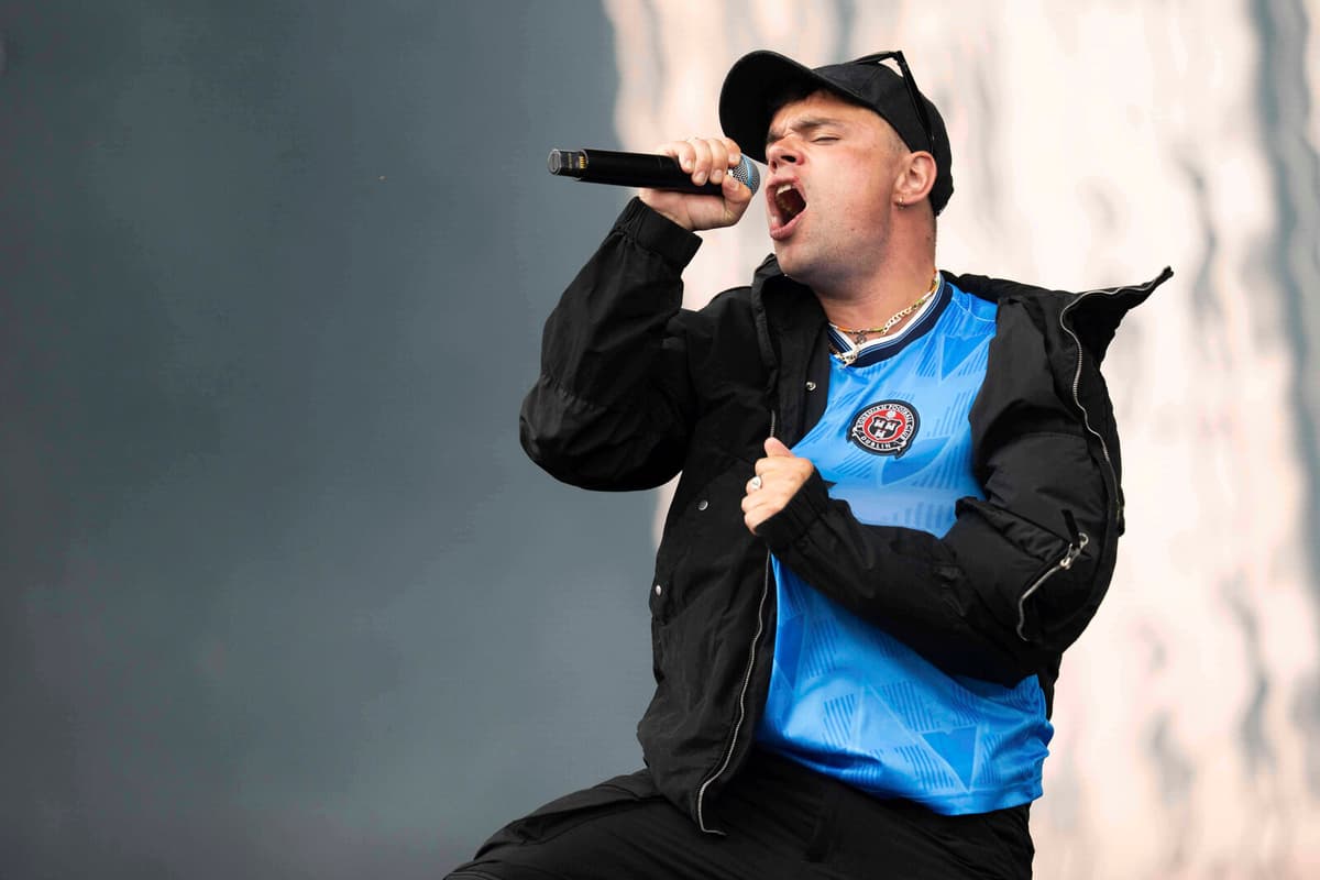 Kneecap Faces Protests but Remains Focused on Palestine Issue