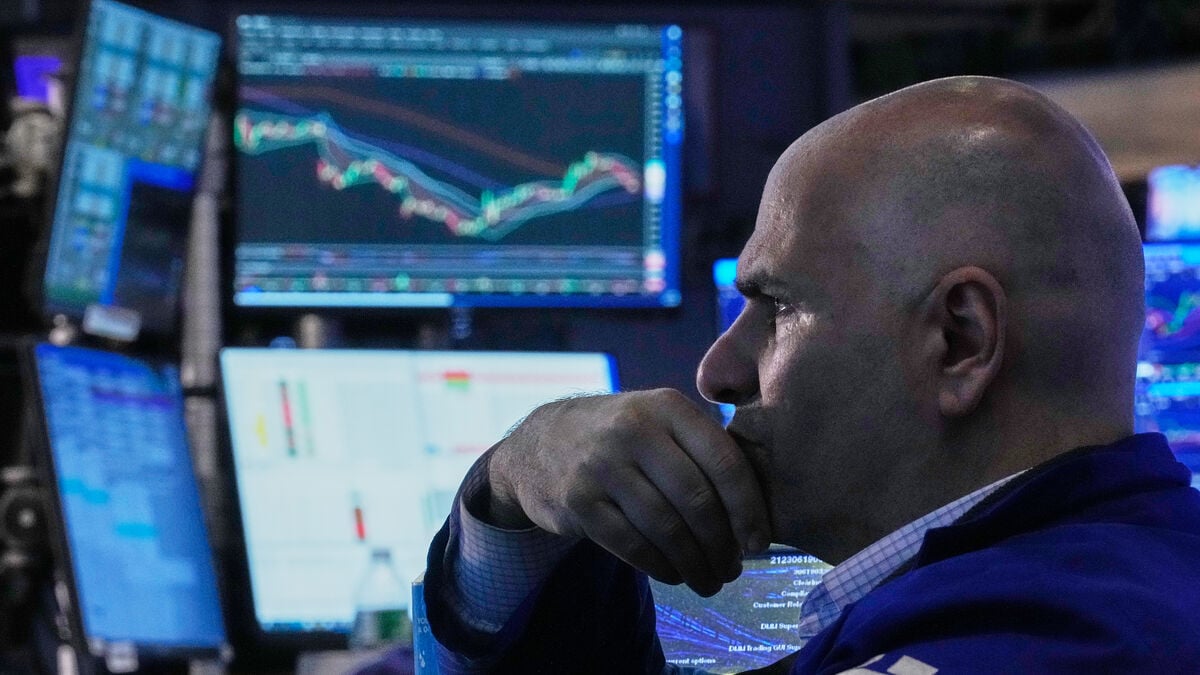 Wall Street Slips as Meta Surges 9% on Cloud Investment Plans