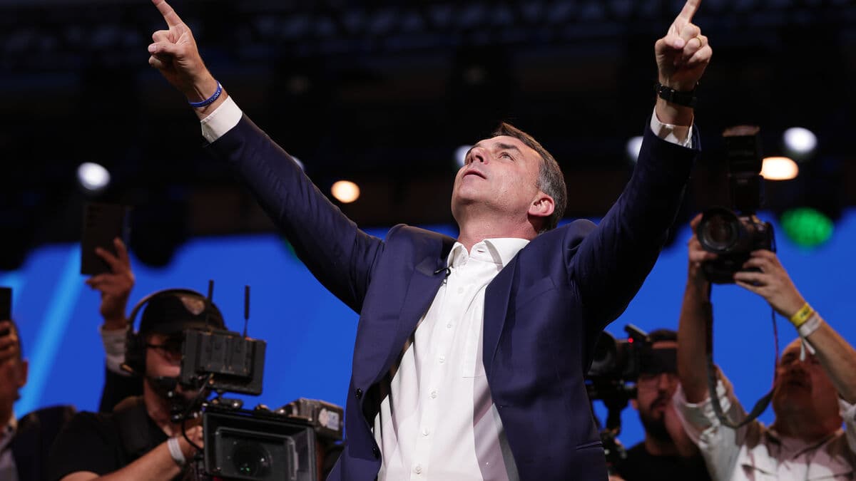 Flávio Bolsonaro launches Brazil presidential bid in father's footsteps