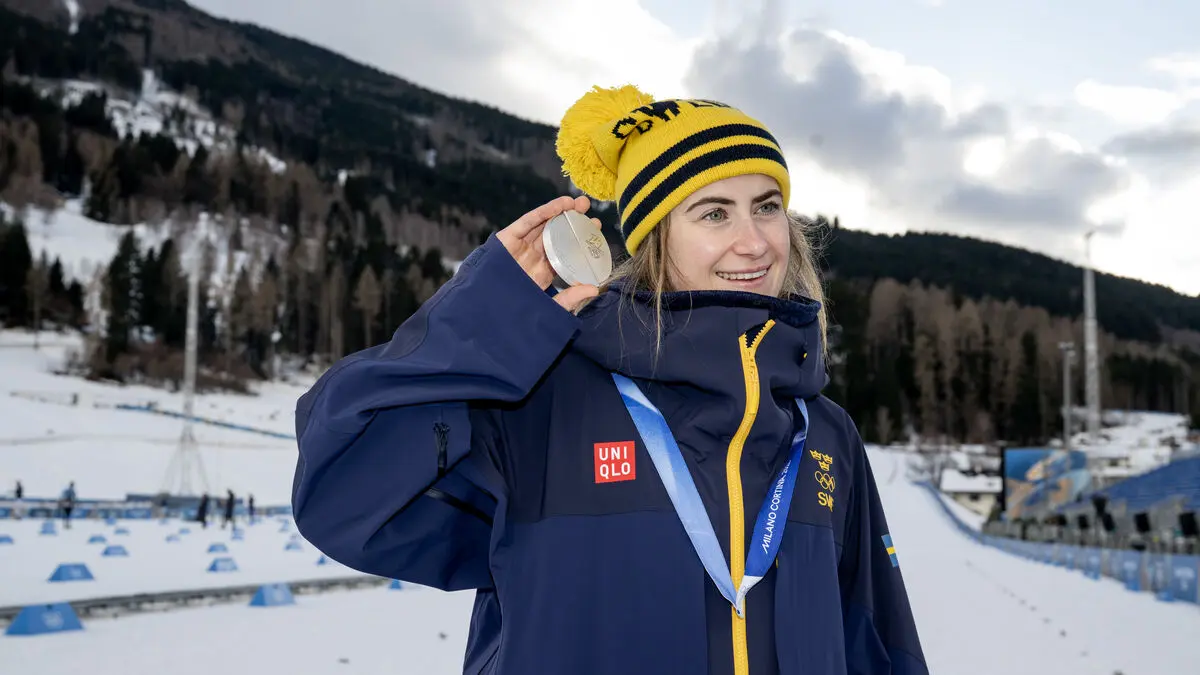 Andersson's silver medal slipped off during victory lap at the Olympics