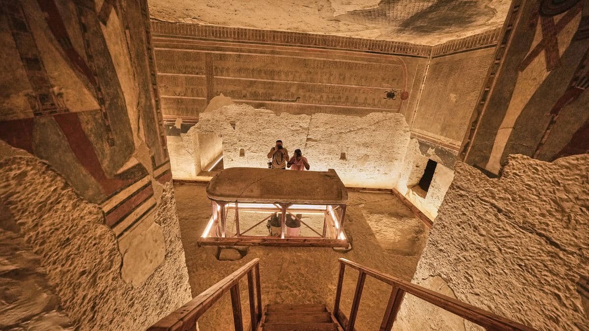 Ancient Egyptian Limestone Painting Stolen from Sakkara Tomb