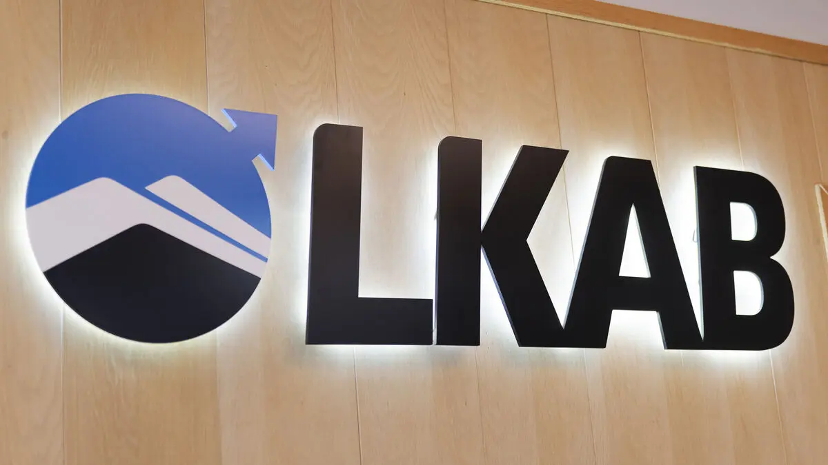 Truck overturns in Kiruna, man seriously injured