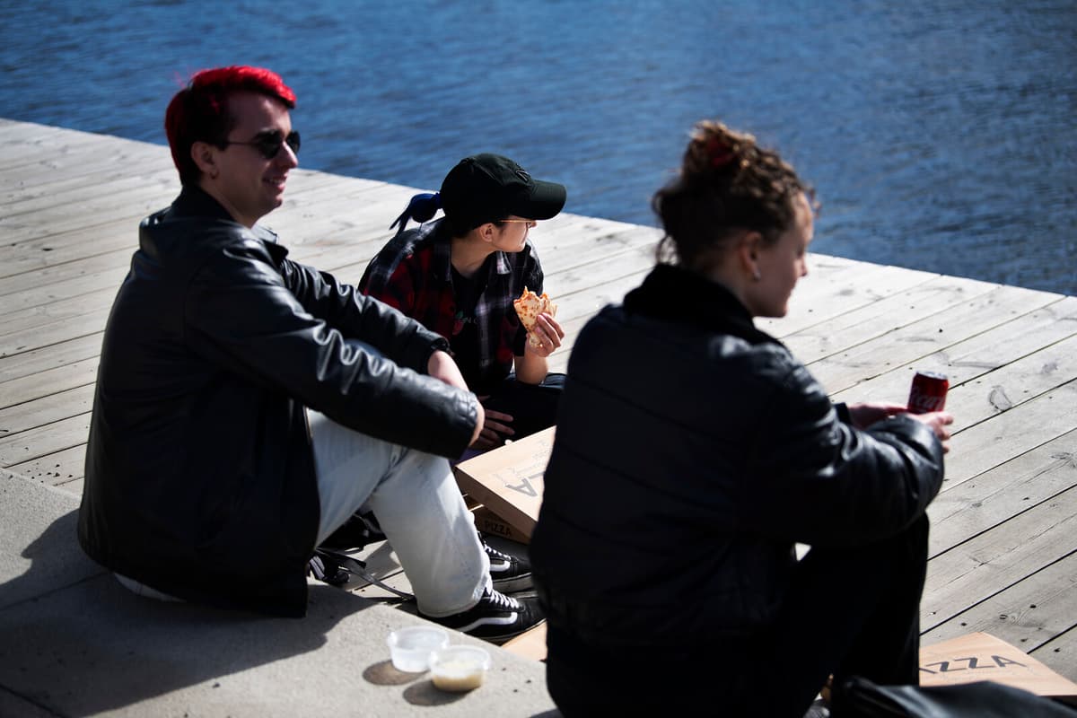 Sweden's Easter Weekend: Warm Start with Possible Rain on Friday