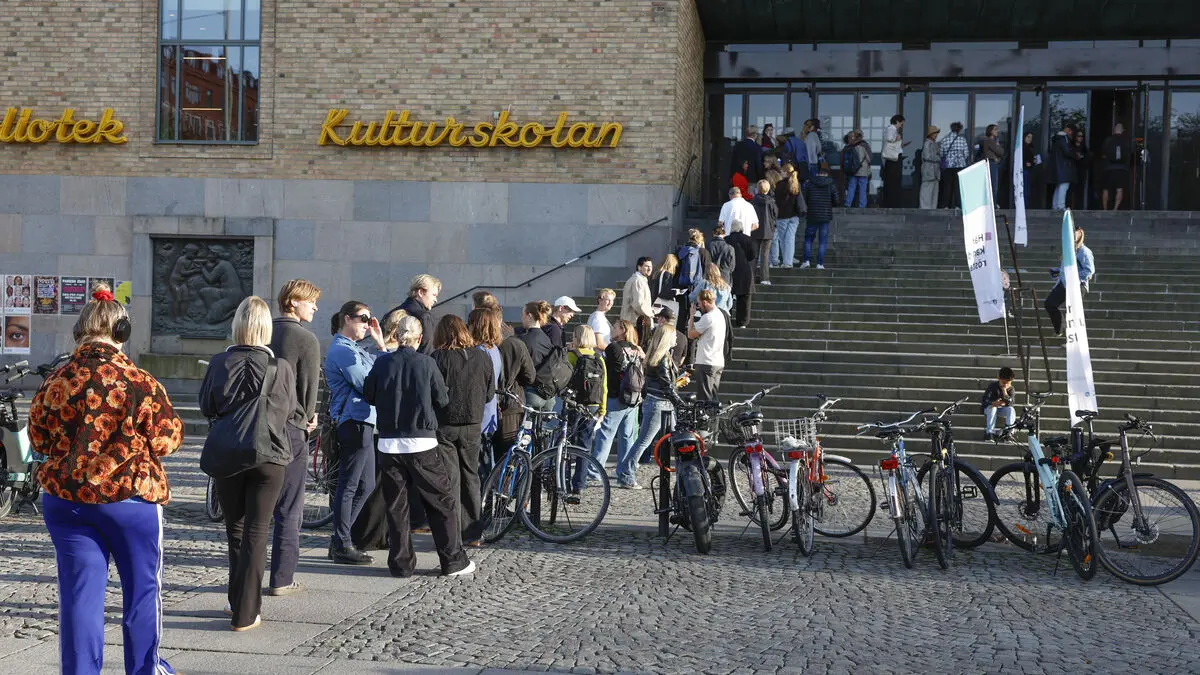 Sweden sees record early voting as more than 3.7 million cast ballots