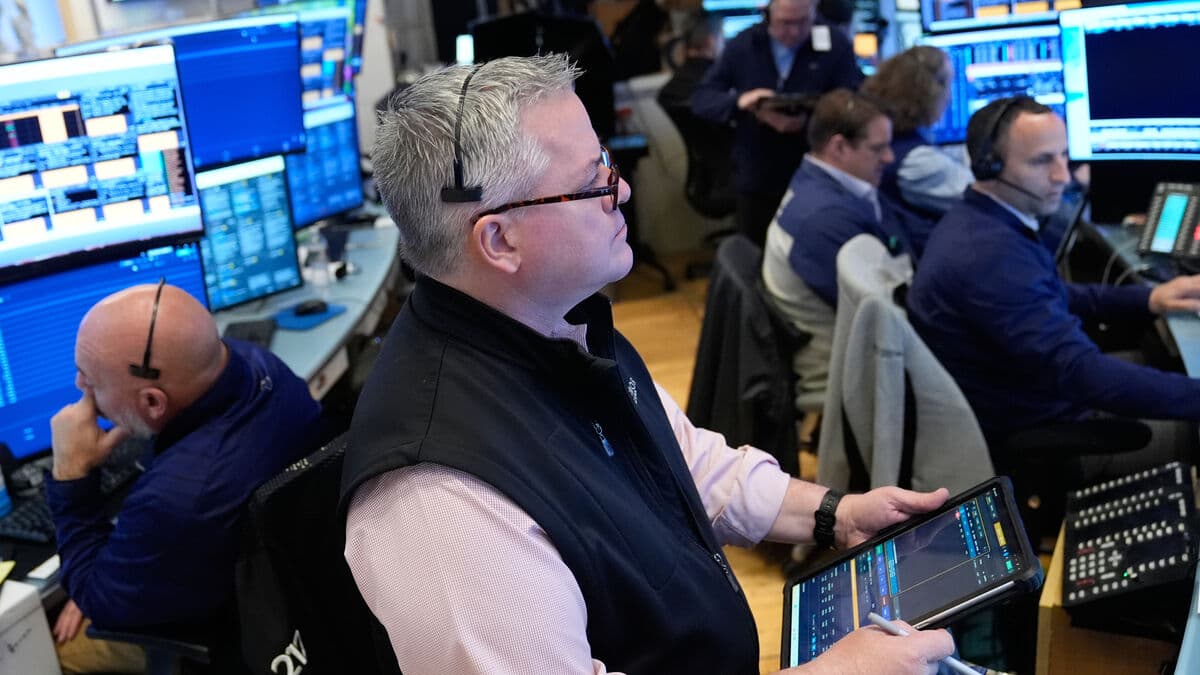 New York Stock Exchange hit record highs as investors hope the war with Iran is coming to an end