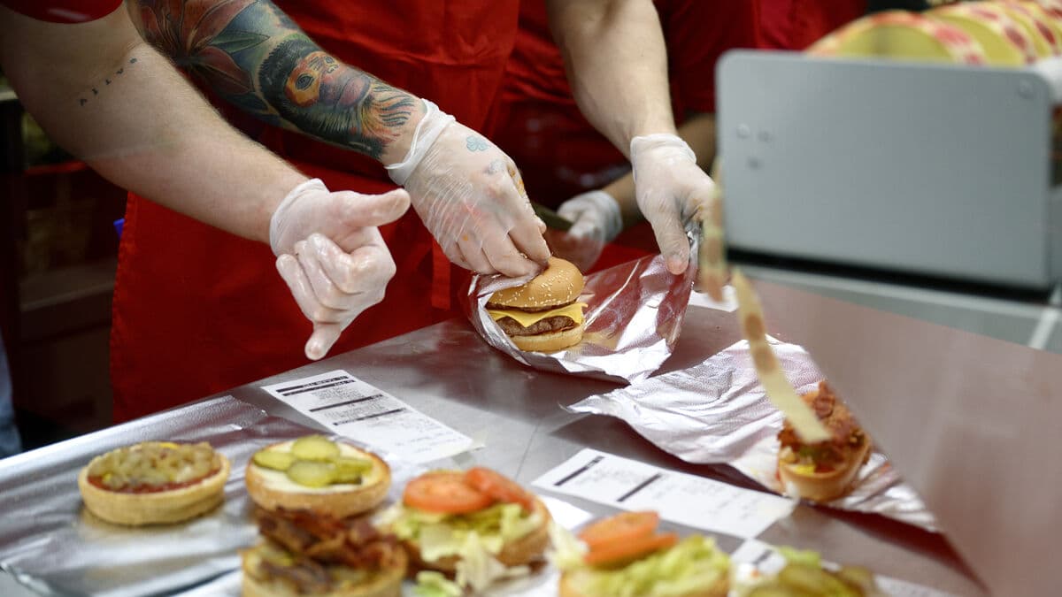 Fast-food sales drive restaurant industry growth in second quarter