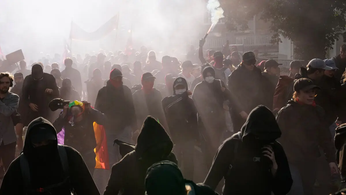 Thousands protest as AfD meets to re-elect party leaders in Erfurt