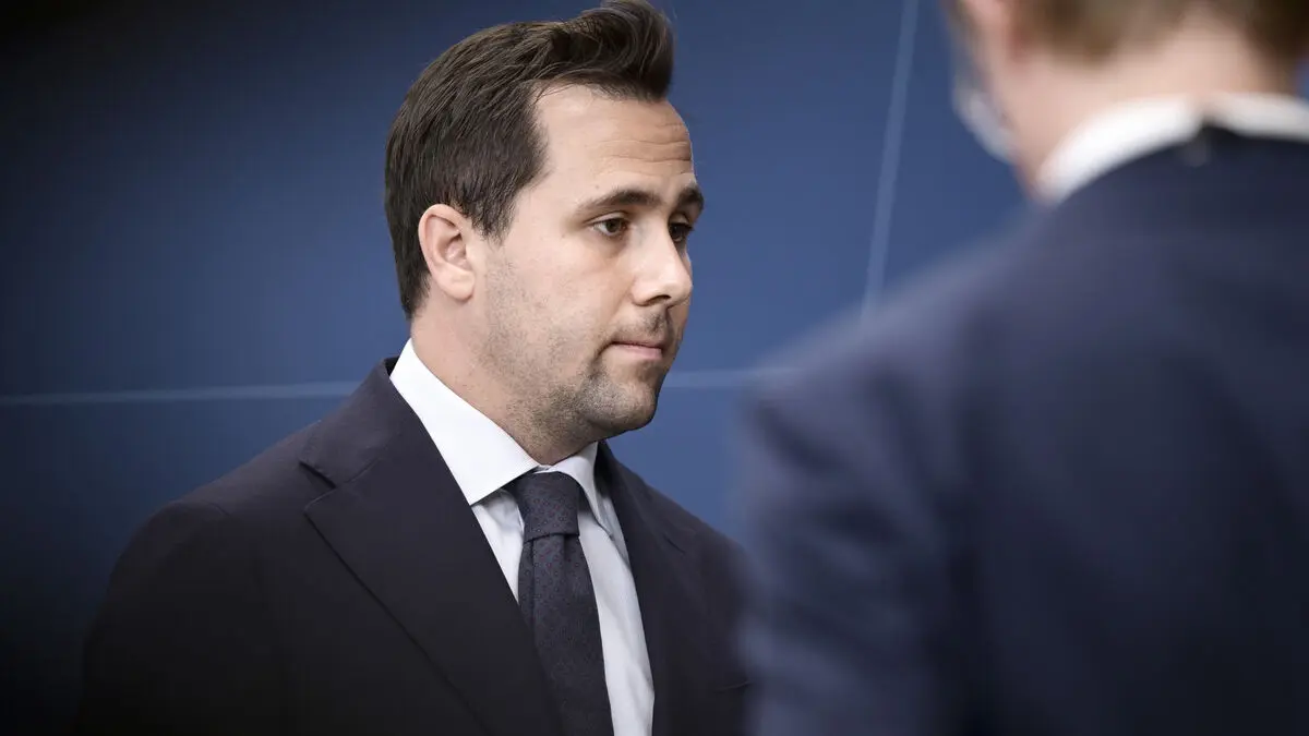 Criticism of Dousa: Mistakes about Hamas connections