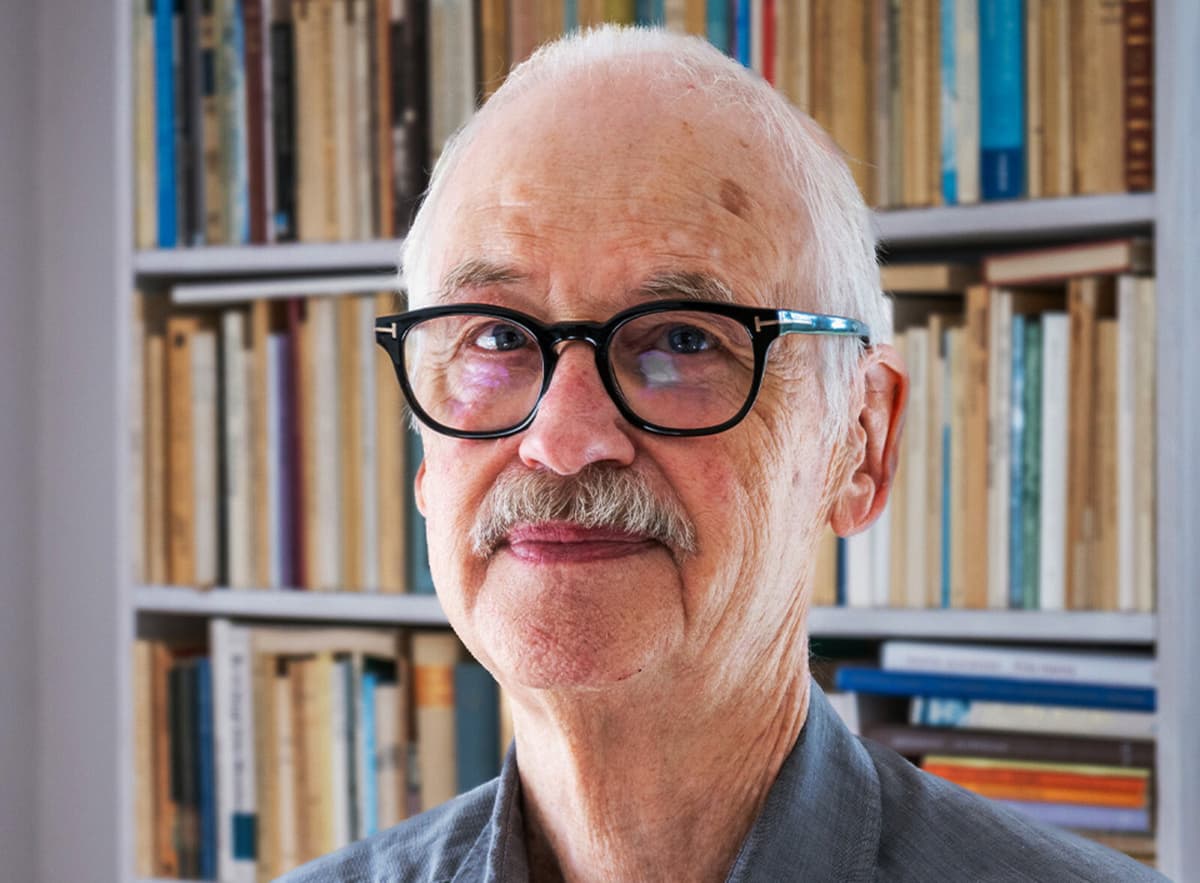 Hans-Jacob Nilsson Wins Translation of the Year for Middlemarch