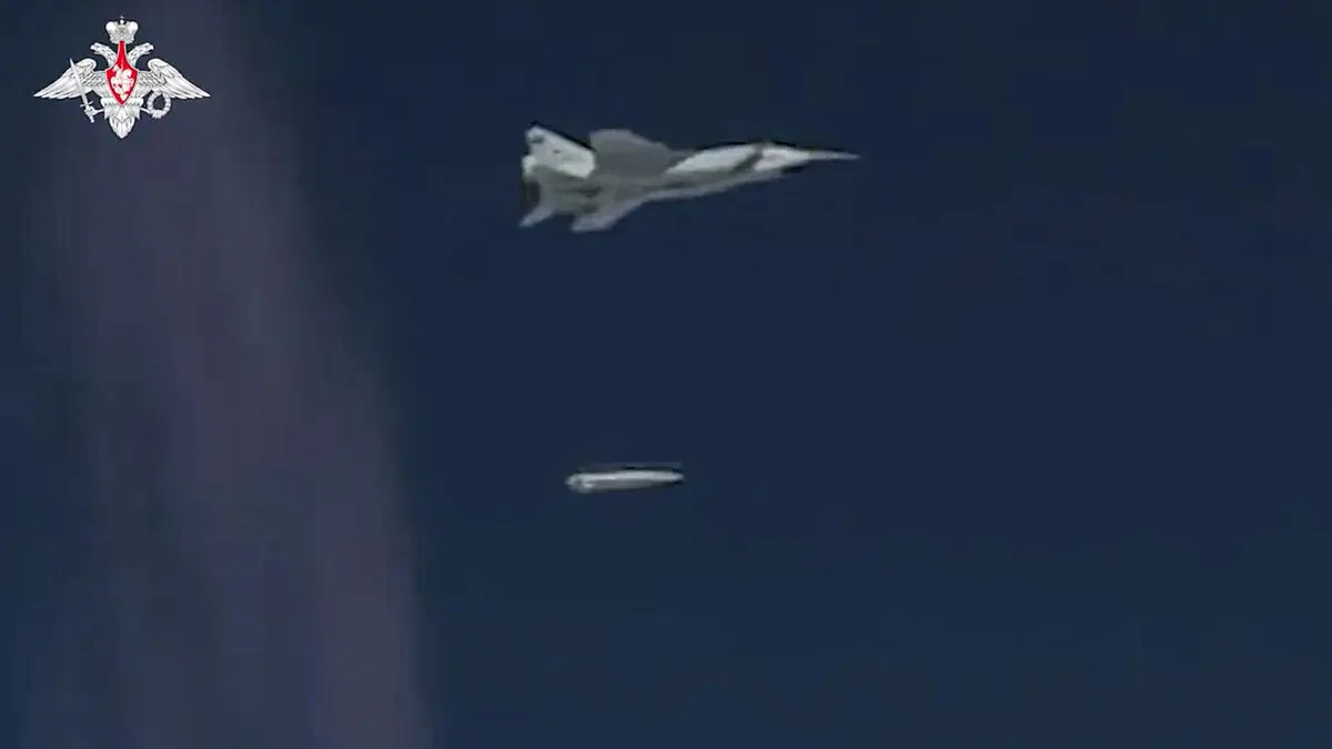 Putin's super robot attacks Ukraine again