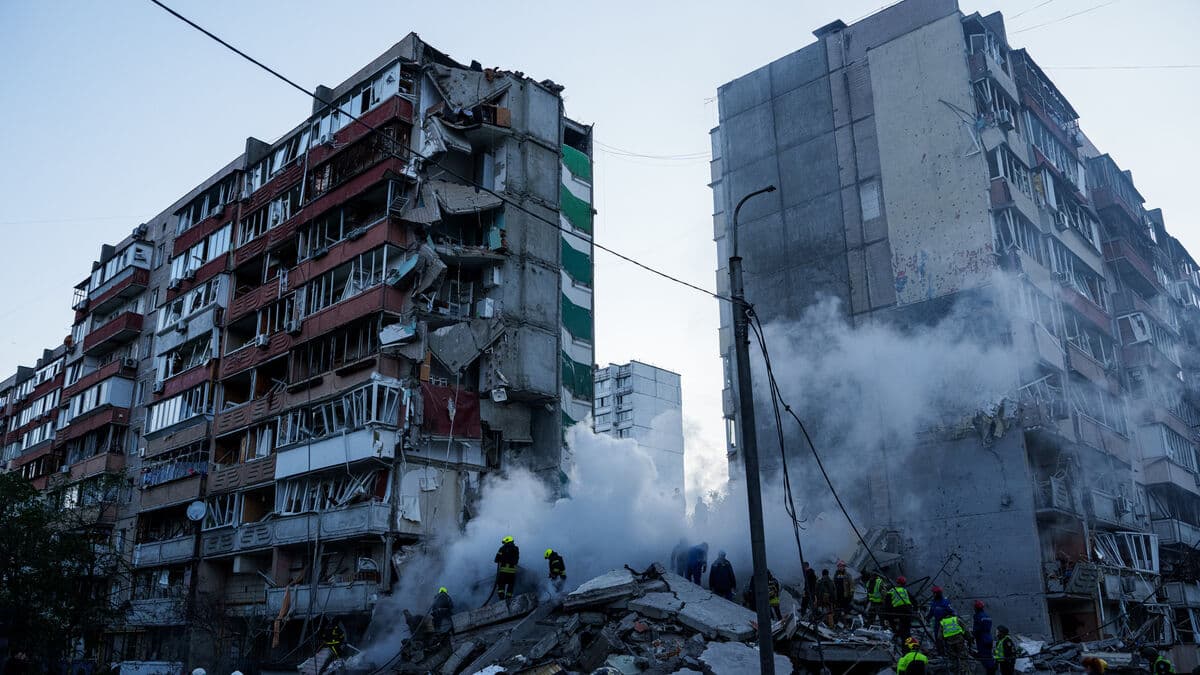 Death toll rises to at least 21 after massive attacks on Kyiv