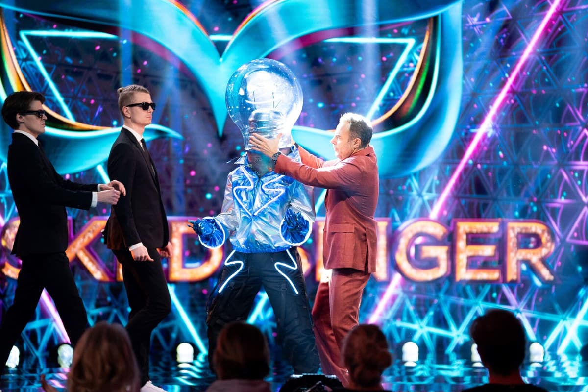 Marie Serneholt Unmasked as Glödlampan on Masked Singer